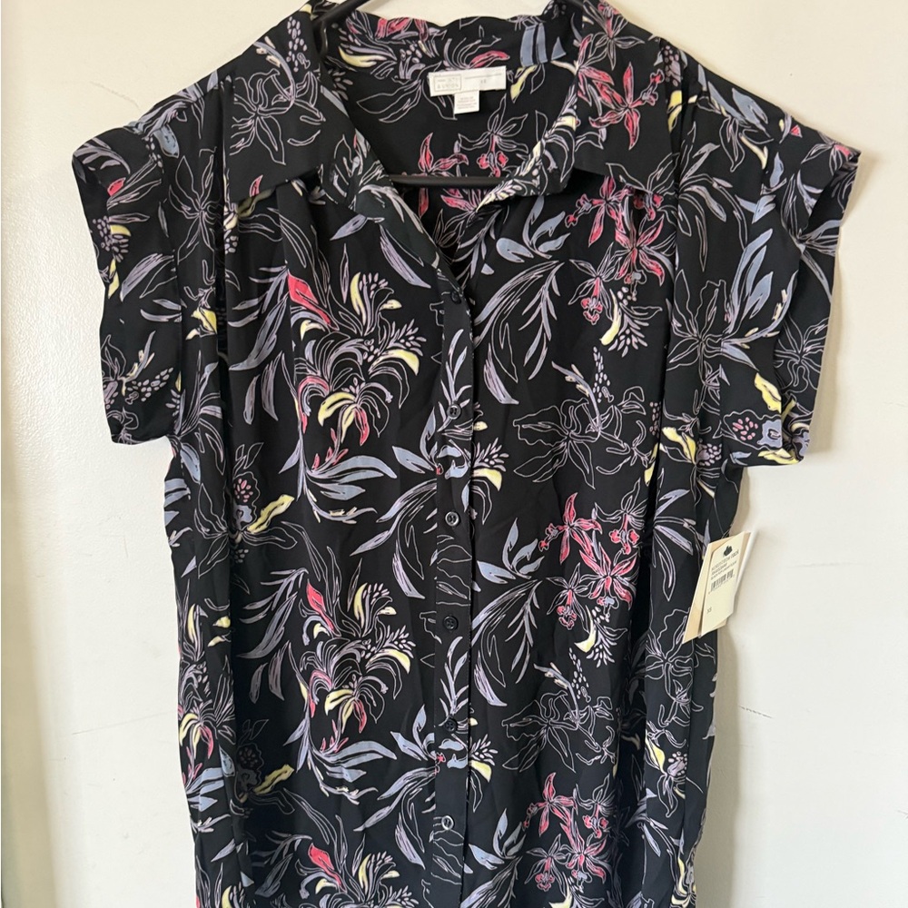 Woman’s Black Floral Short Sleeve Top Blouse Hi Low XS NWT